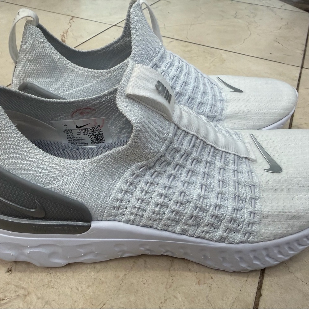 Women’s Nike React Phantom Run Flyknit 2 Slip On Running Shoes -Brand New-